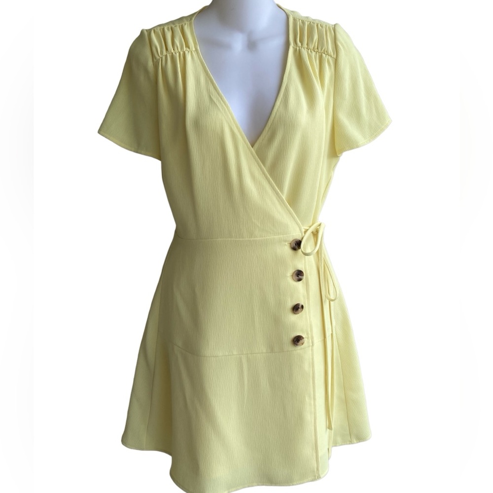 Gianni Bini Yellow Wrap Dress Side Buttons Lined Ladies 2 Short Sleeve Ruching